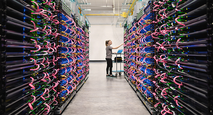 What type of interconnects and connectors link accelerator cards in AI data centers?