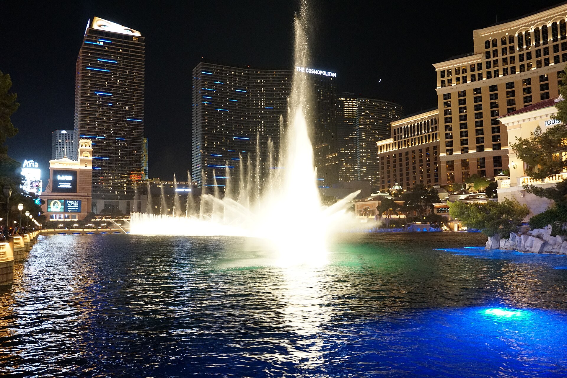 The Bellagio fountains water show at night